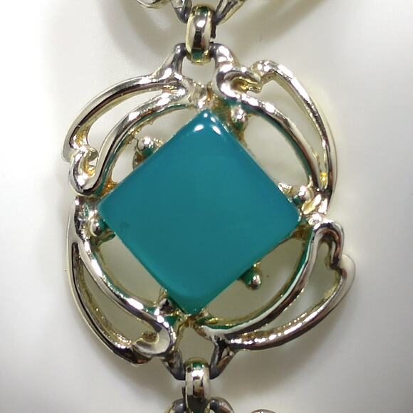 Vintage Moonglow Green Link Bracelet, Gold Tone, 1950s - Picture 2 of 10